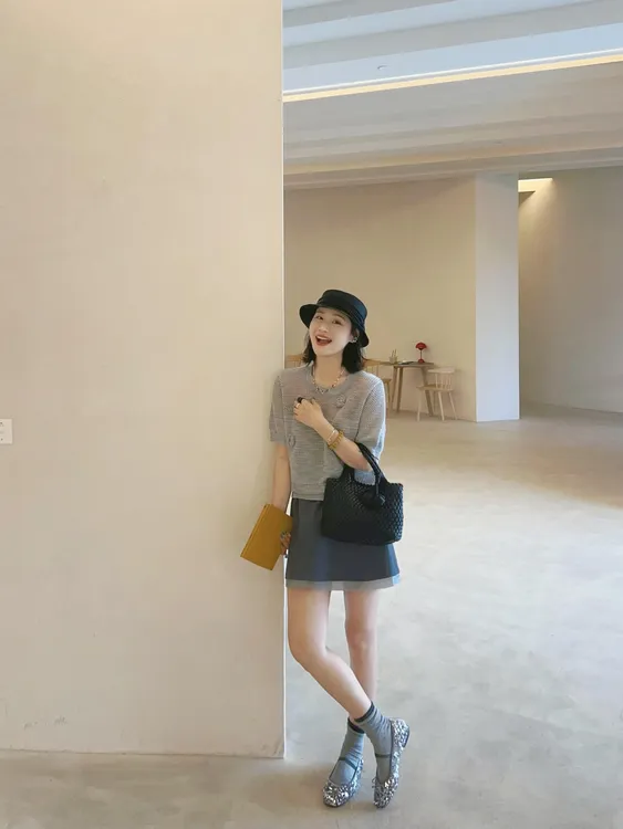 2025夏季新款圆领镂空设计感短袖T恤上衣女气质百搭显瘦半裙套装