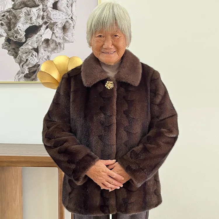 奶奶冬装女时尚保暖外套中老年冬季妈妈装高档新款气质阔太太衣服