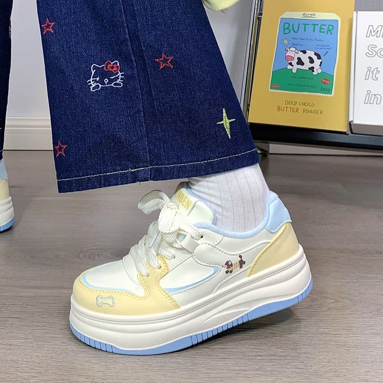 人本加绒腊肠小狗小白鞋女2025年软底轻便冬季保暖百搭板鞋棉鞋女