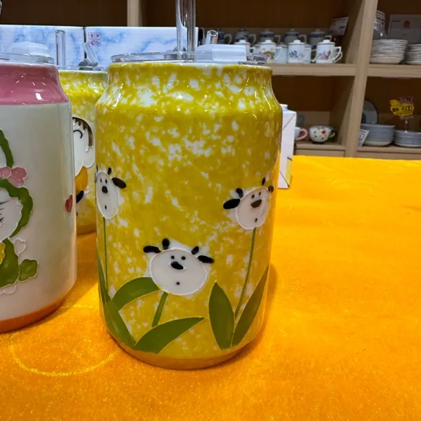 可爱吸管杯，可爱卡通画面可爱卡通人物。