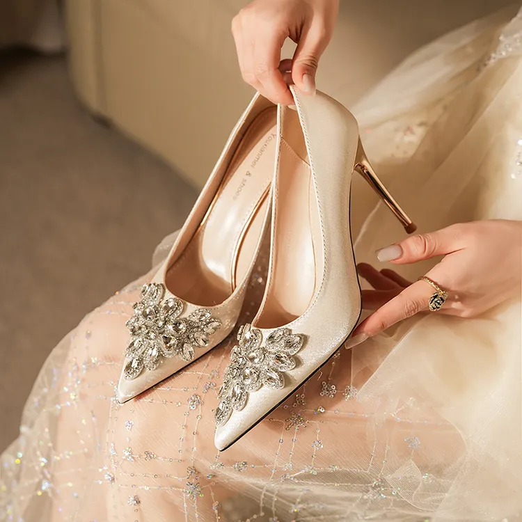 香槟色婚鞋女婚纱订婚公主水晶鞋新娘鞋2025年新款性感法式高跟鞋