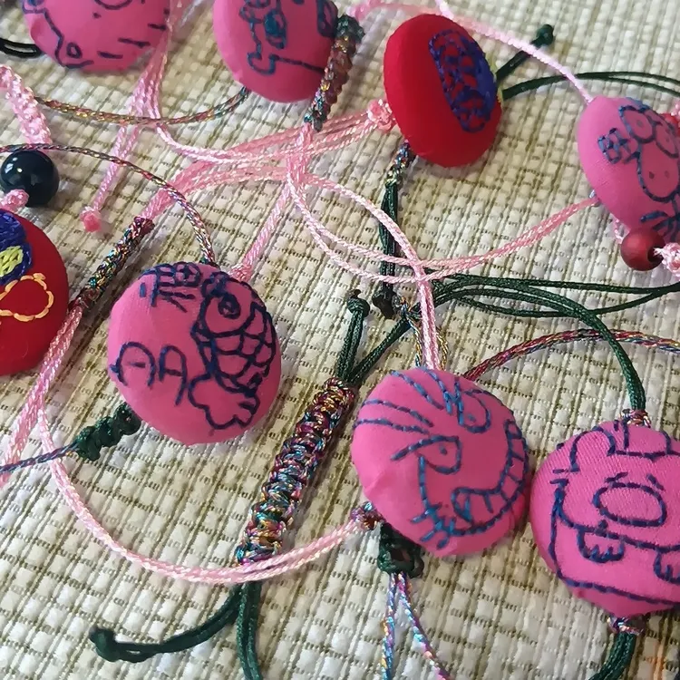布艺手链 刺绣手链可定制图案和词汇，定制饰品不退不换