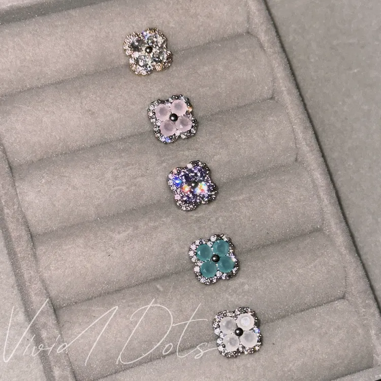 钛钢锆石耳饰 绝美锆石四叶草花朵耳钉施华洛ins高级感轻奢耳骨钉
