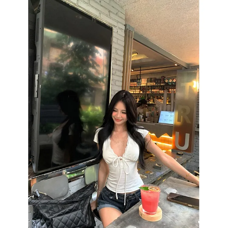 纯欲风修身紫色蕾丝拼接系带v领T恤女夏辣妹性感短款露脐短袖上衣