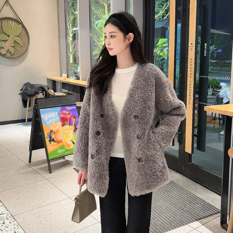 新锐双排扣羊羔毛复合羊剪绒皮草外套女v领中长款宽松冬羊毛一体