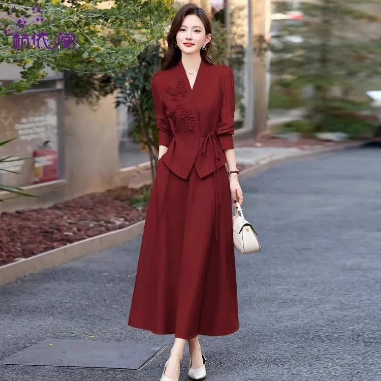 红色两件套连衣裙女2025春秋新款高级感时尚气质洋气减龄套装裙子