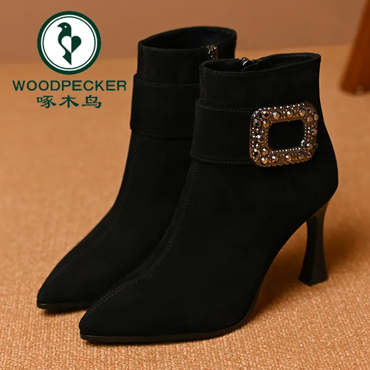 啄木鸟真软皮短靴女2025秋冬新款水钻方扣磨砂靴子尖头细高跟鞋女