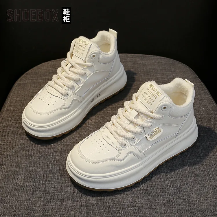 达芙妮集团旗下踩屎感加绒高帮小白鞋女2025冬季新款爆款运动板鞋