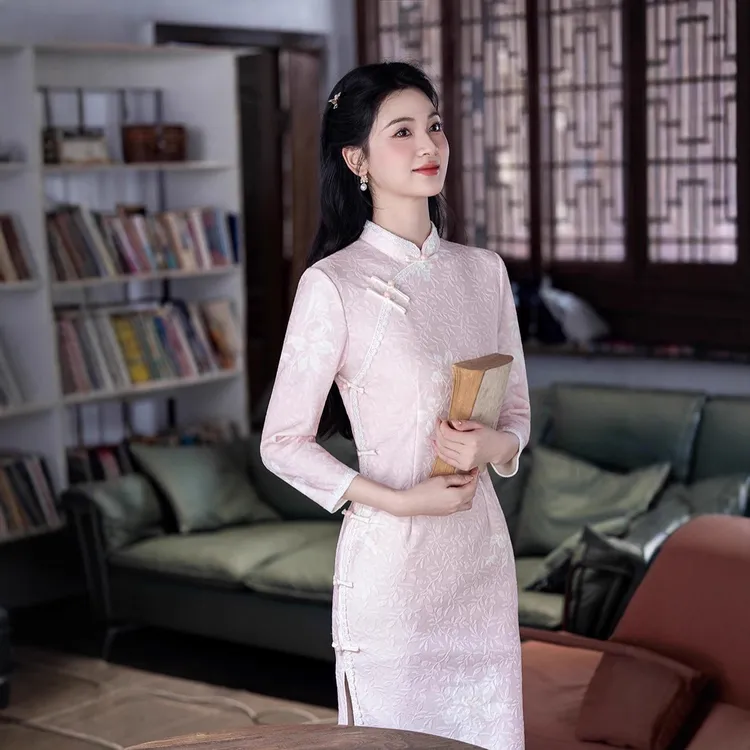2025新款粉色新中式旗袍年轻款少女高级感连衣裙改良日常可穿常长