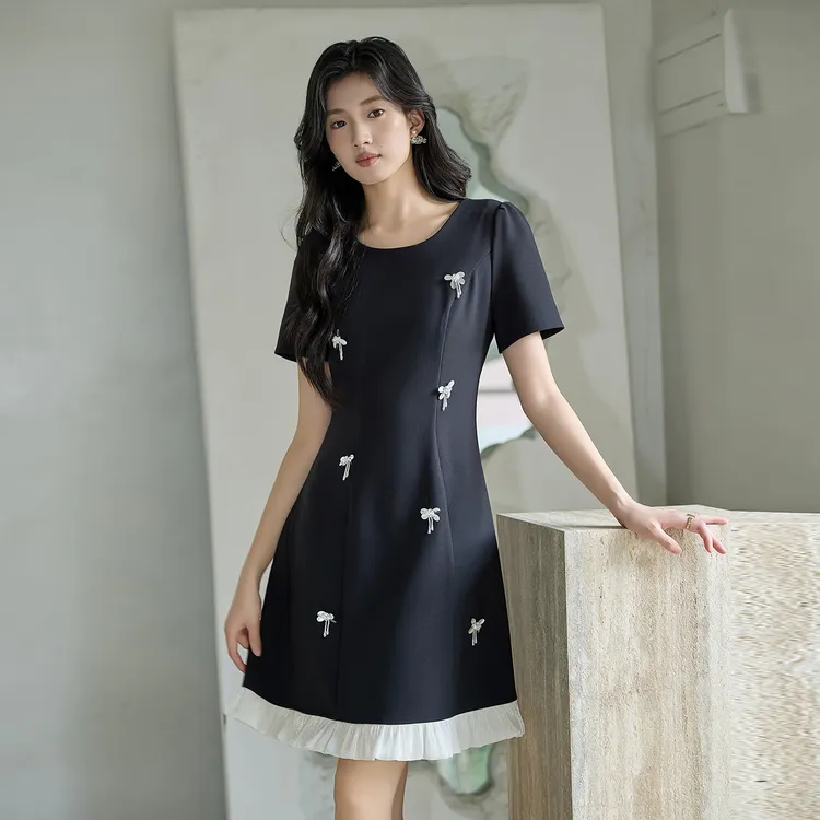 奢姿大码女装2025夏季时尚撞色拼接连衣裙胖妹妹蝴蝶结装饰裙子