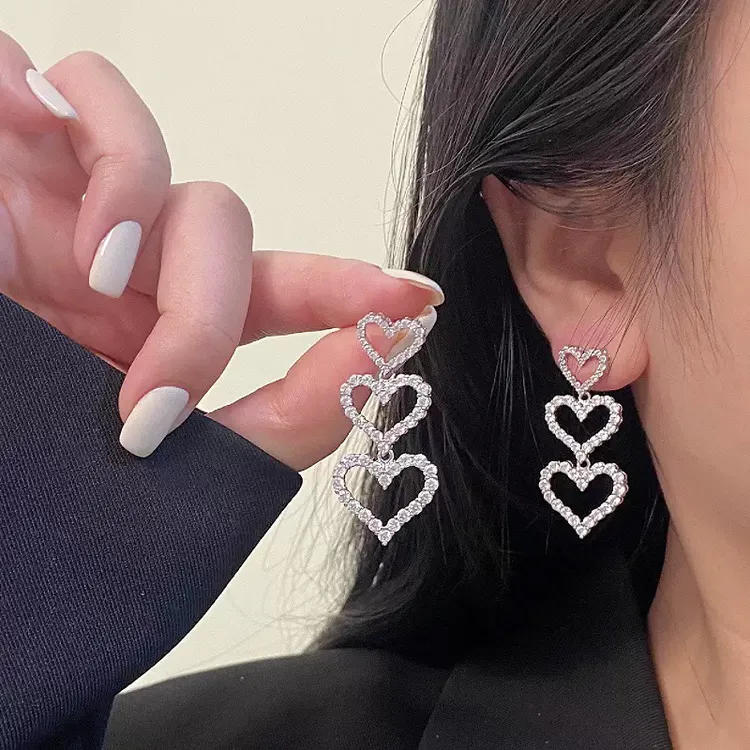 铜合金锆石耳饰 超闪满钻三爱心流苏耳钉法式超仙轻奢耳环女耳饰