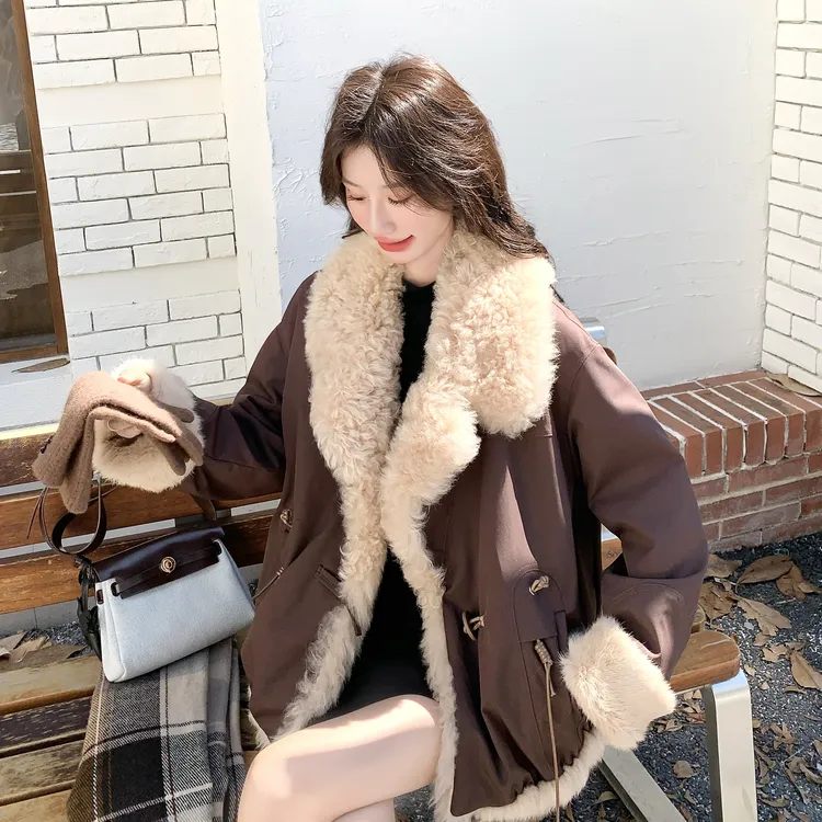 高级感两面穿羊羔毛外套女冬2025新款巨好看韩系加厚皮毛一体外套