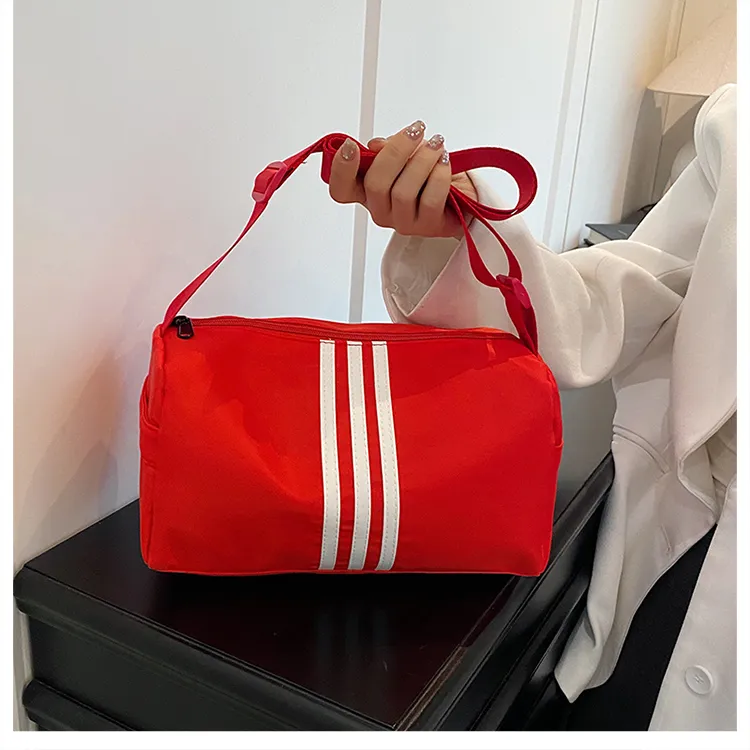 小众吐司包大容量时尚运动健身包短途旅行包枕头休闲宽肩带斜挎包