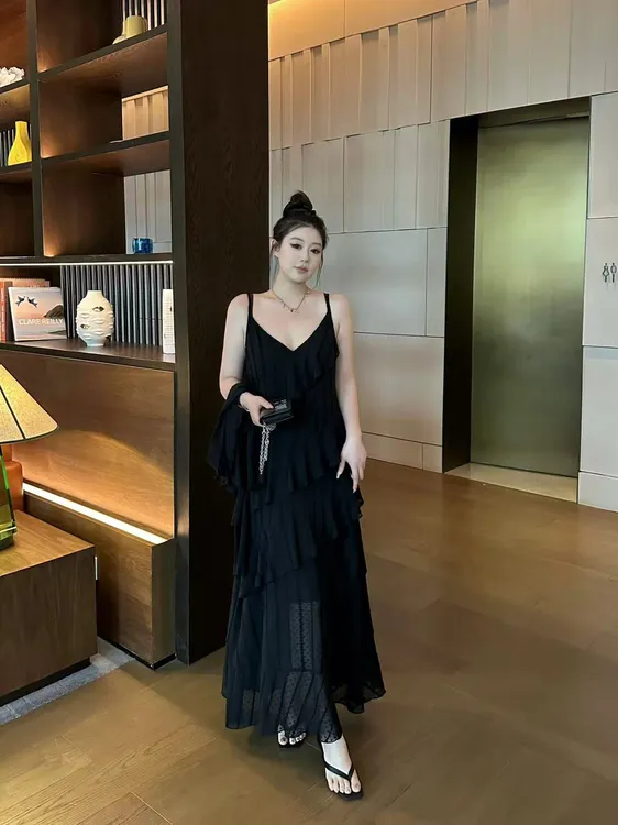 琪琪怪怪大码女装【德鲁纳】法式荷叶边设计感吊带连衣裙D16893QD