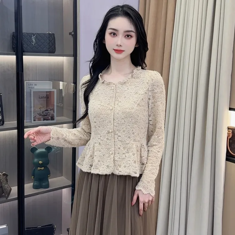 A8821法式气质圆领蕾丝衬衫女秋季新款修身显瘦甜美减龄洋气上衣