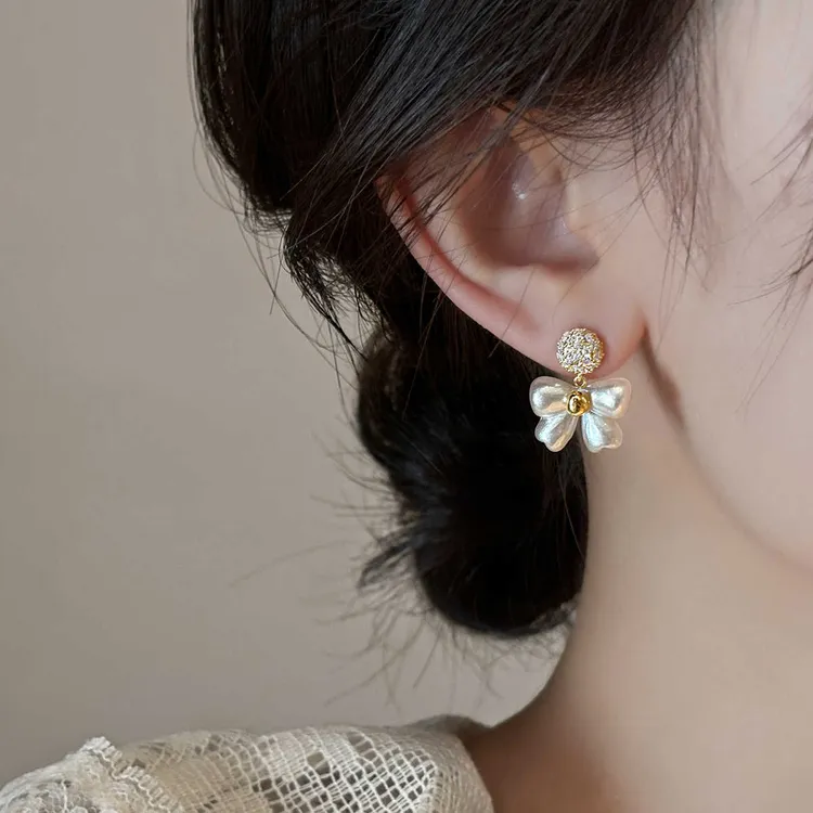 铜合金仿珍珠耳饰 小众蝴蝶结珠珠耳钉气质耳环2024爆款高级耳饰