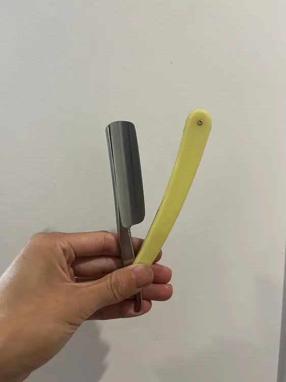 老式剃刀（已开刃，即用即荡，磨刀时用出锋砥即可）