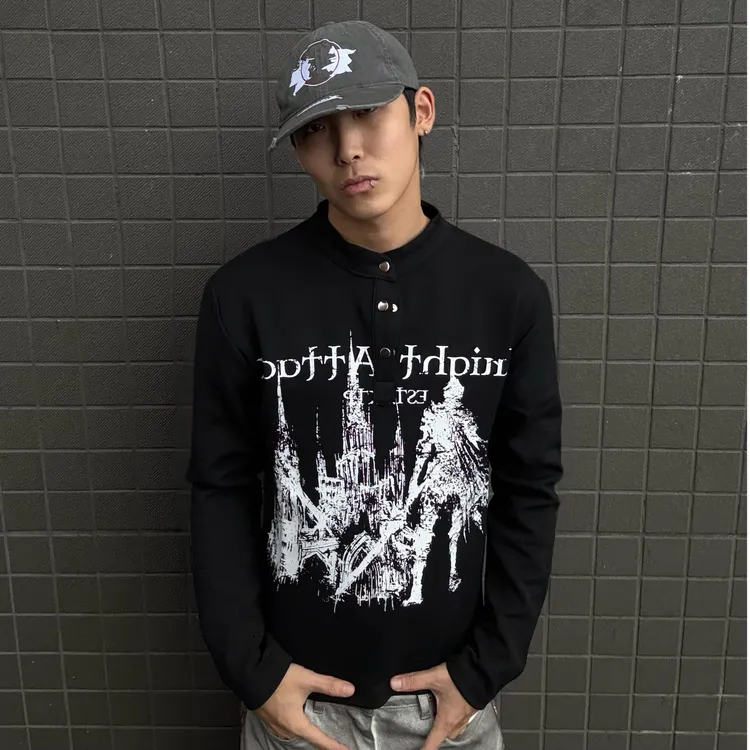 SKATEPARK “凯旋骑士”360g空气层哥特风印花正肩亨利领打底长袖