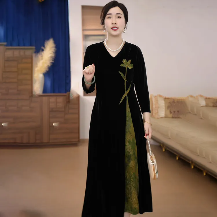 2025年新品妈妈装秋季中腰高腰不褪色休闲风连衣裙时尚中老年女装
