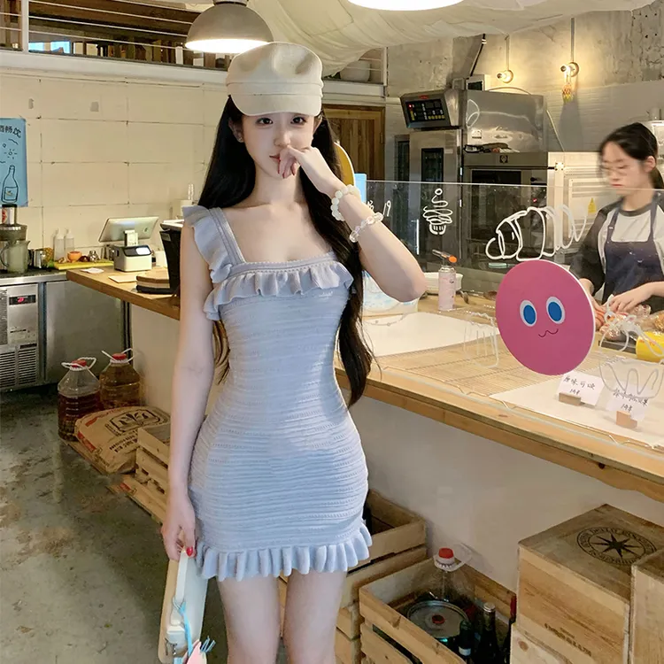 夏温柔气质修身显瘦木耳边吊带高贵夏天海边裙子连衣裙轻奢高级感