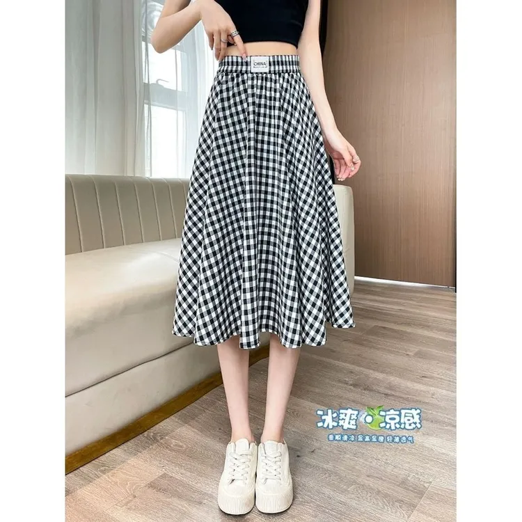 夏季薄款冰丝格子半身裙子女2025年新款高腰a字裙黑白格日系伞裙