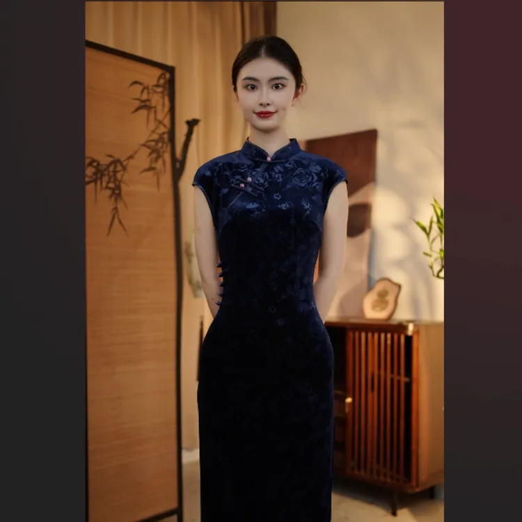 2025新款丝绒长款旗袍早秋新款日常丝绒古法压花气质优雅旗袍