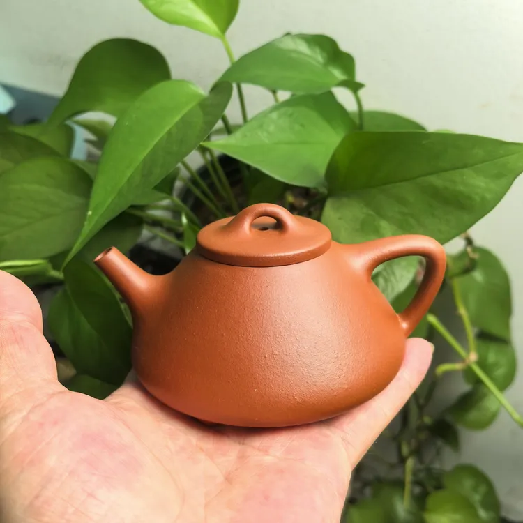 『子冶石瓢』原矿生砂朱泥·200cc·14孔，经典器形，形体挺拔，精工半手