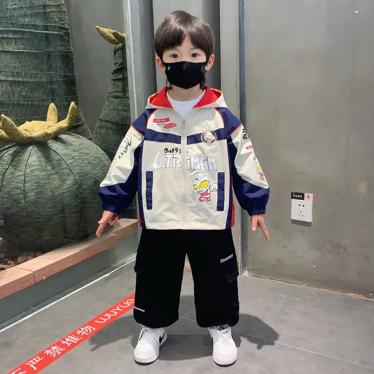 奥特曼衣服男童秋装外套2025新款儿童痞帅洋气连帽上衣男宝冲锋衣