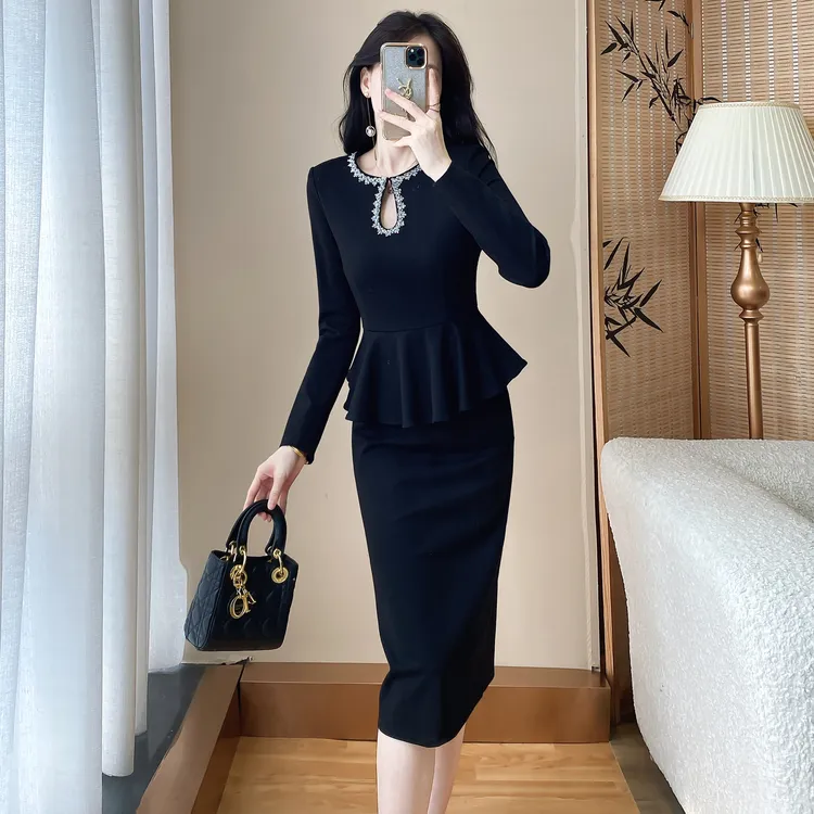 小众高级感修身女装连衣裙气质名媛女神范包臀职业装小黑裙中长款