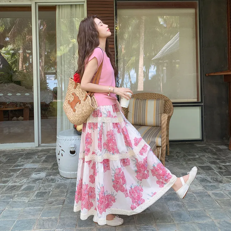 氛围感洋气时髦套装女夏季ootd穿搭T恤蕾丝拼接印花半身裙两件套