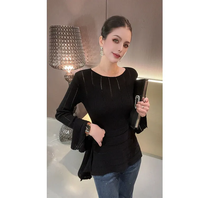 设计感镂空亮丝喇叭袖针织上衣CS31091