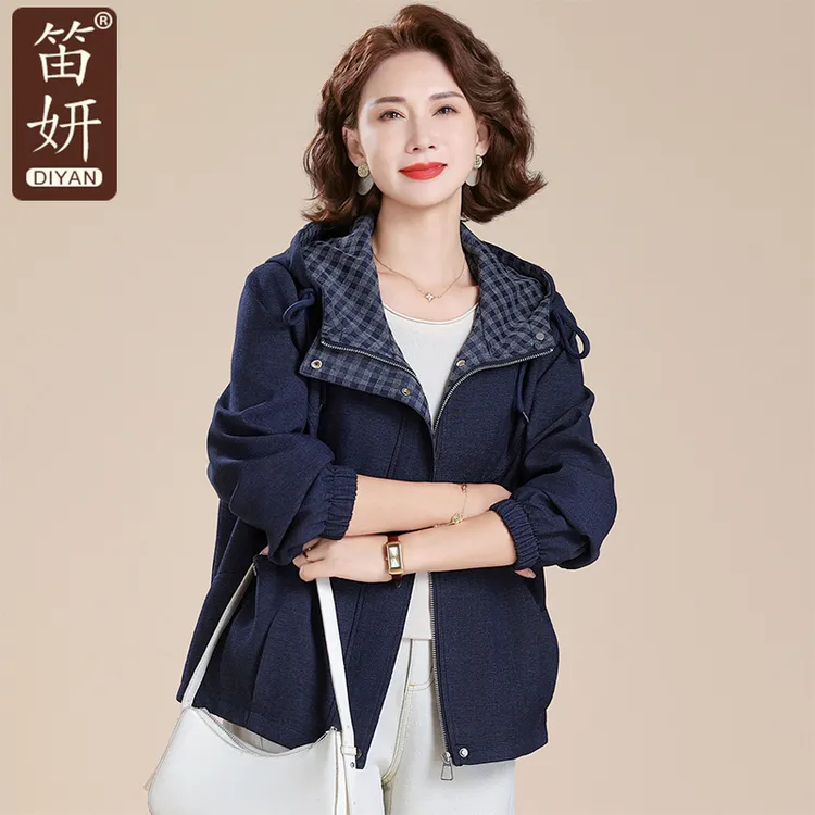 2025新款妈妈秋装外套大码洋气风衣中老年女春秋宽松时尚牛仔上衣