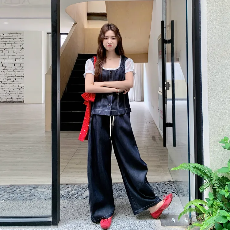 盐甜系减龄穿搭一整套女2025夏季新款假两件牛仔上衣阔腿裤两件套