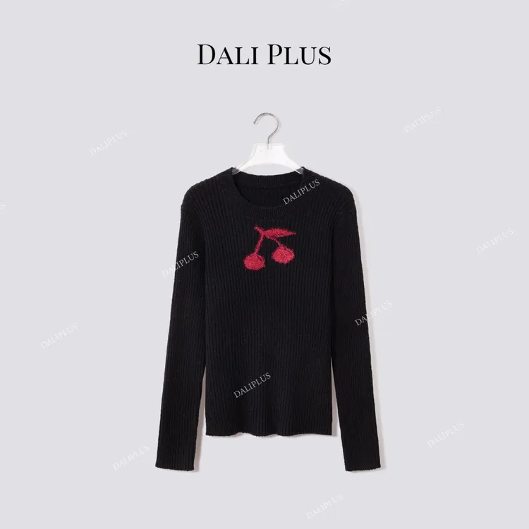 DALI PLUS‘’苏力樱桃毛衣”竖坑条针织女装上衣-D5MM3409