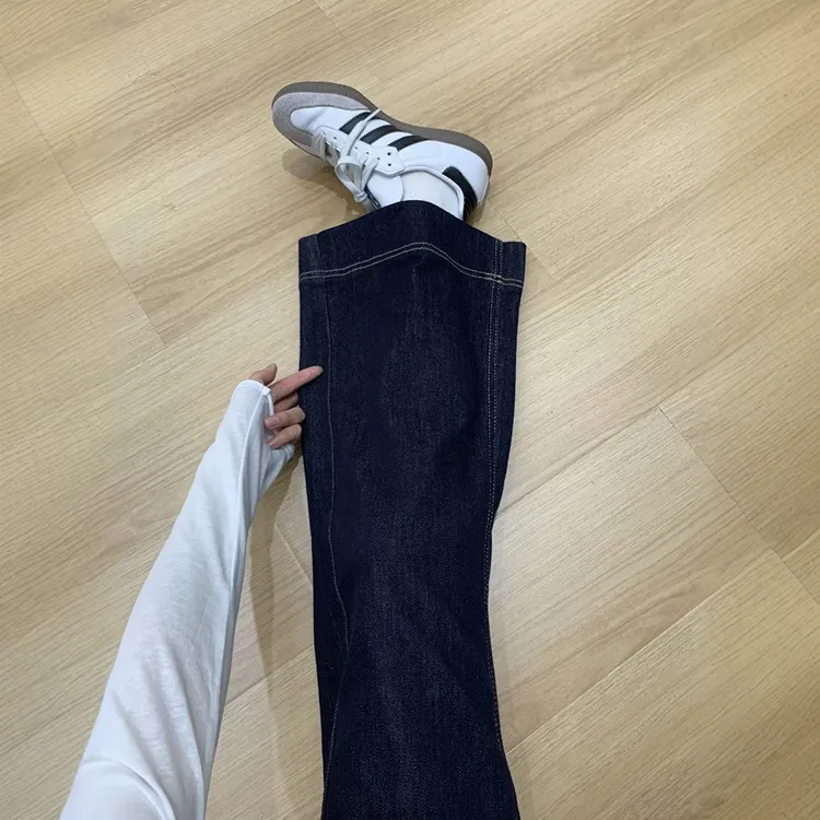 深蓝色丹宁不贴腿微喇牛仔裤女2025春秋新款高腰显瘦马蹄喇叭裤子