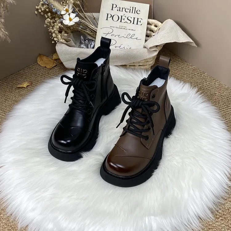 圆头显瘦百搭马丁靴女2025秋冬新款防滑显脚小厚底复古休闲短靴子