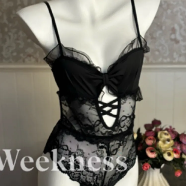 「weekness」蝴蝶绑带蕾丝连体睡衣