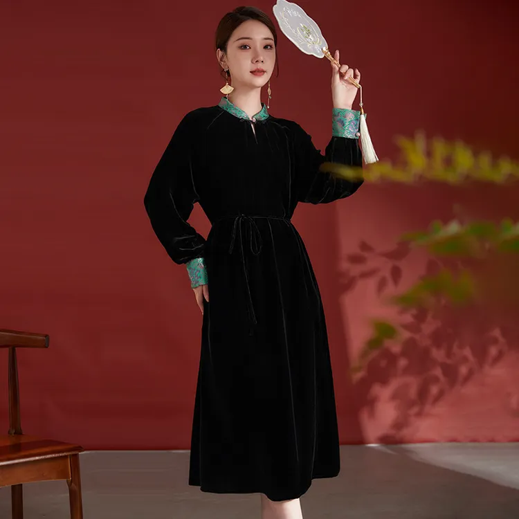 新中式拼接真丝丝绒连衣裙女2025新款秋冬复古气质桑蚕丝中长款裙
