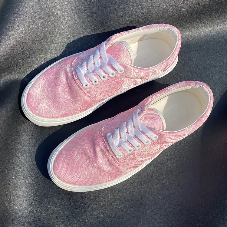 2025夏季新款大码男鞋潮流男士时尚透气休闲百搭粉色小香风板鞋男