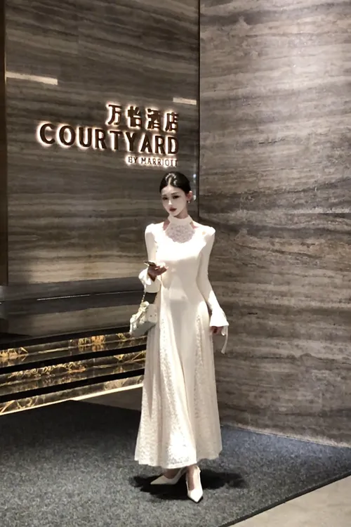 春日部【柔杏微光】法式优雅蕾丝气质长款连衣裙01368