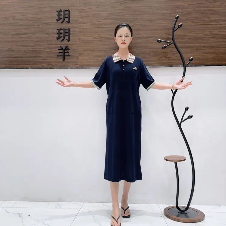 A478藏蓝小蜜蜂针织连衣裙收腰显瘦设计师优雅时尚气质复古夏季