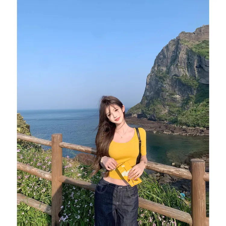 千朔纯欲正肩U领上衣夏季女韩系辣妹短袖小众流行女装修身显瘦T恤商品图