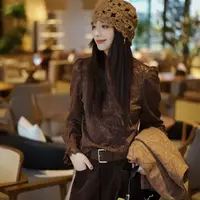 华丽微微【咖茶清欢】时尚百搭镂空中领显瘦长袖上衣T1464