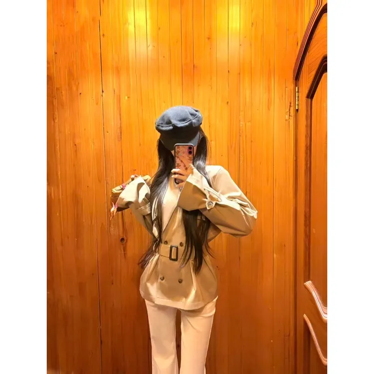 法式卡其色风衣外套女2025早秋收腰显瘦高腰微喇白色牛仔裤两件套
