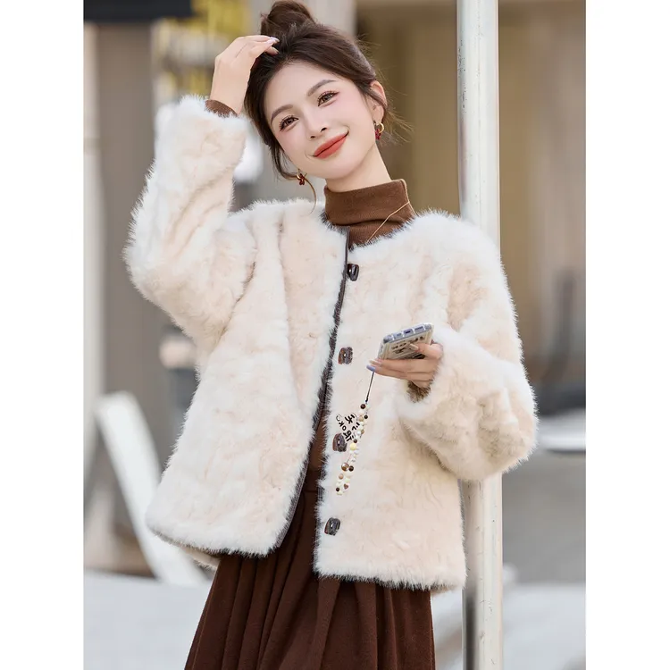 皮毛一体羊羔毛外套女士短款2025冬季小香风毛茸茸气质毛毛上衣