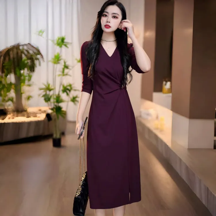 2025秋季新款樱桃红色V领收腰法式优雅时尚气质显瘦中长款连衣裙