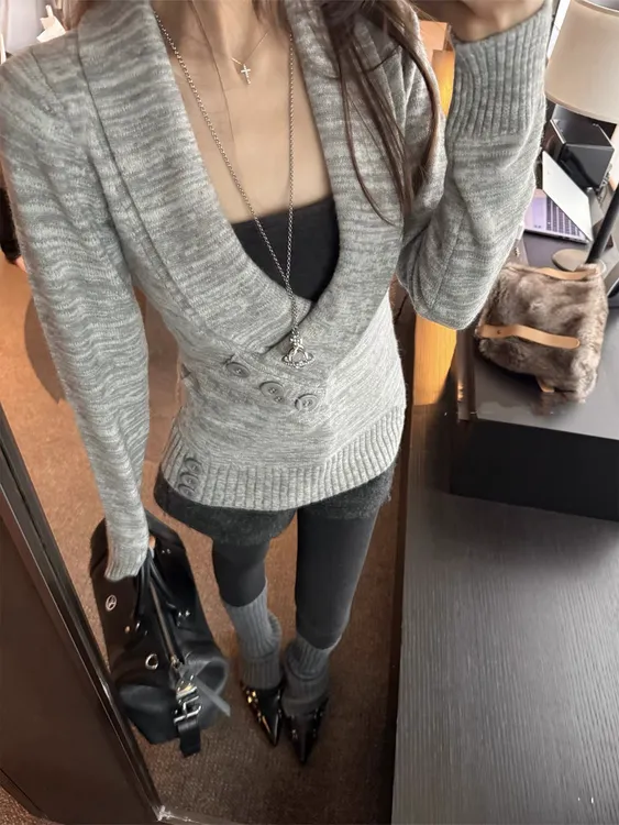 灰色设计感小众修身V领毛衣女冬季气质上衣