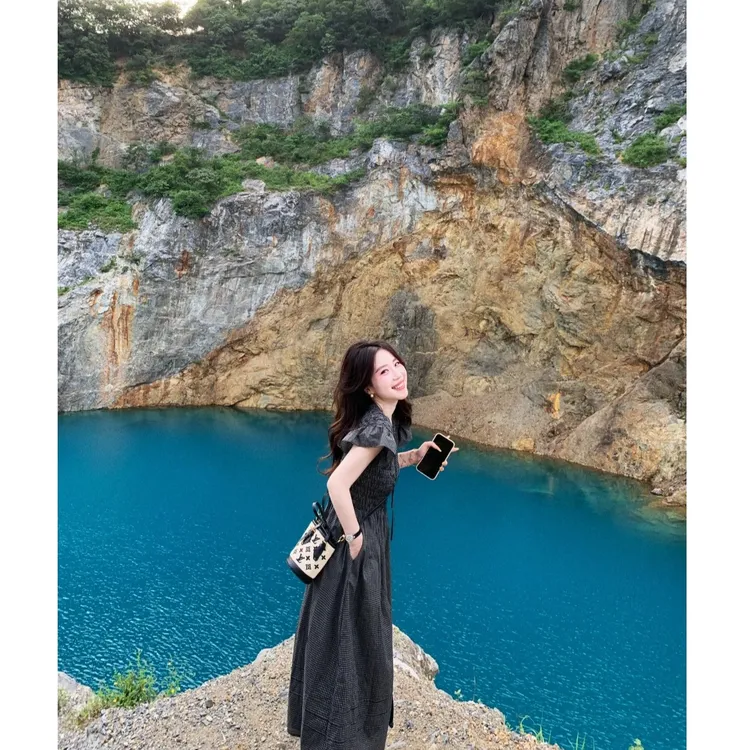 2025夏季新款法式温柔风小飞袖格子连衣裙时尚气质收腰显瘦长裙子