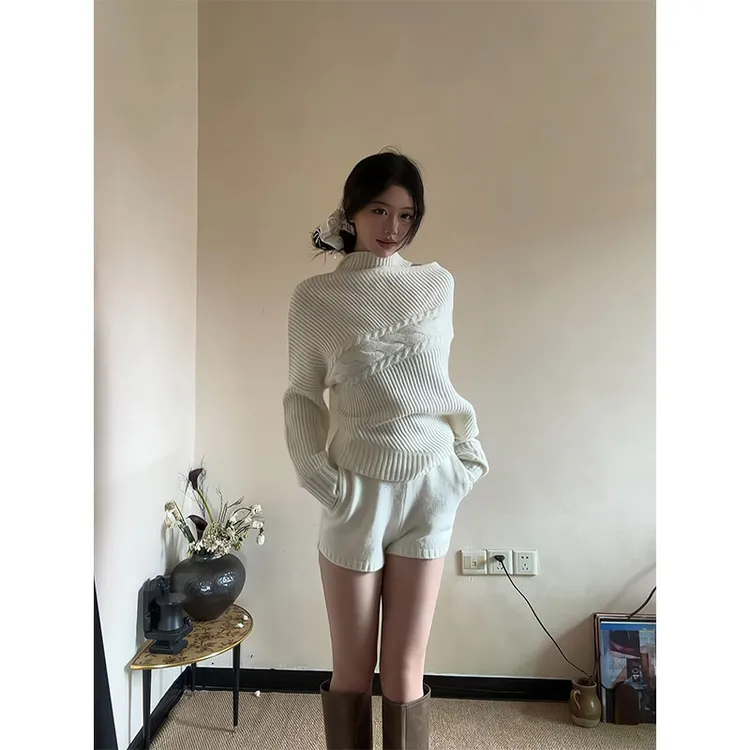 韩系蝙蝠袖套头显瘦针织衫女秋冬围脖毛衣白色针织百搭时尚短裤