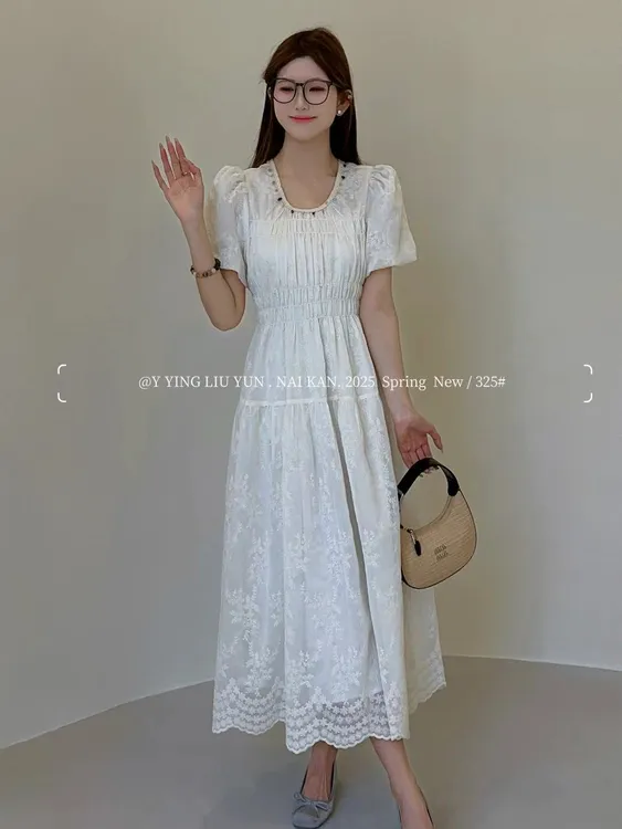 法式方领泡泡袖连衣裙重工刺绣蕾丝甜美气质收腰显瘦长裙